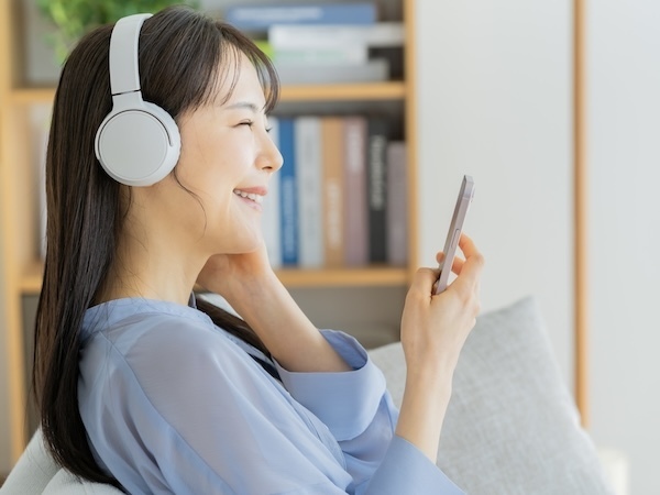 イヤホン使用時にコレやってない？　思わぬリスクに「当てはまってた…」