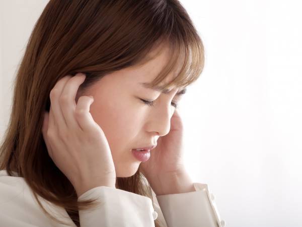 イヤホン使用時にコレやってない？　思わぬリスクに「当てはまってた…」