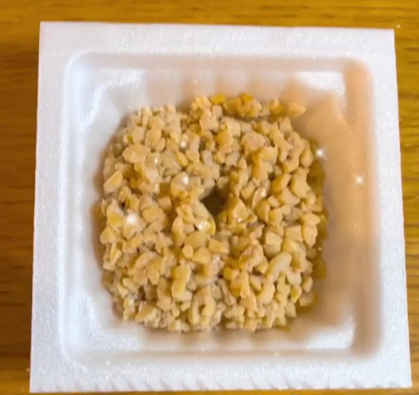 納豆のフィルムは『はがす』のではなく…　意外な発想に「賢い」「なるほど」