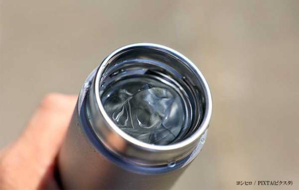 水筒で食中毒の危険が！　厚生労働省の注意喚起に「ついやっちゃいそう」