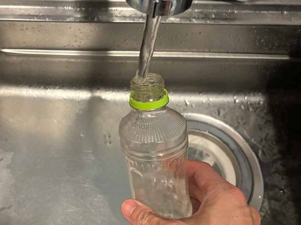 空のペットボトルを水筒にしないで！　伊藤園の回答に「やってたかも」
