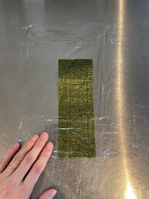 しなしなの海苔が「見違えた！』　おにぎりの包み方テクに「目からウロコ」