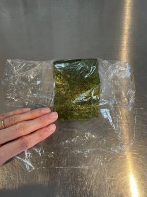 しなしなの海苔が「見違えた！』　おにぎりの包み方テクに「目からウロコ」