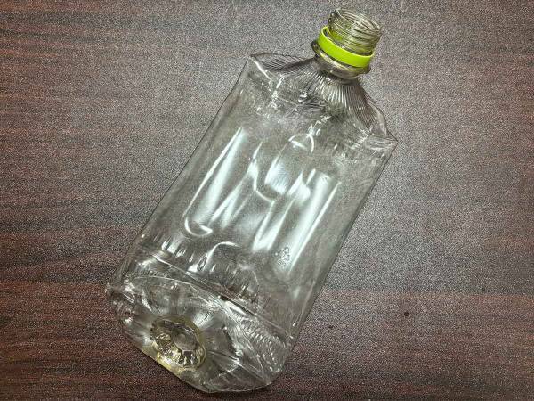 やわらかいペットボトル　企業の解説に「これは、便利」