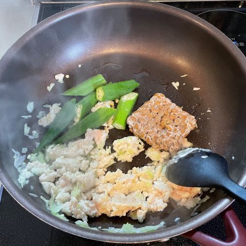 焼きそばと納豆を一緒に焼くと…　簡単なのに「めちゃくちゃおいしい」