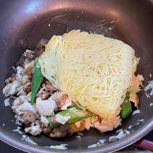 焼きそばと納豆を一緒に焼くと…　簡単なのに「めちゃくちゃおいしい」