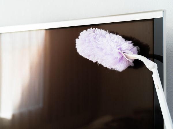 テレビ画面をソレで拭かないで！　プロの助言に「マジかよ」「知らなかった」