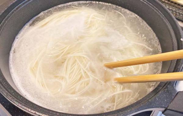 そうめんが冷製パスタに早変わり！？　トマトとツナで「コクうまっ」