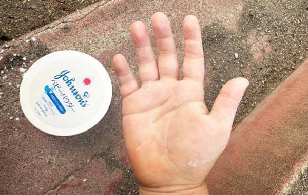 手についた砂を一瞬で落とす裏技に「子供が感動してる」「大人も助かる」