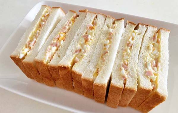 卵サンドに『アレ』を入れたら…「手が止まらない」「不思議な食感」