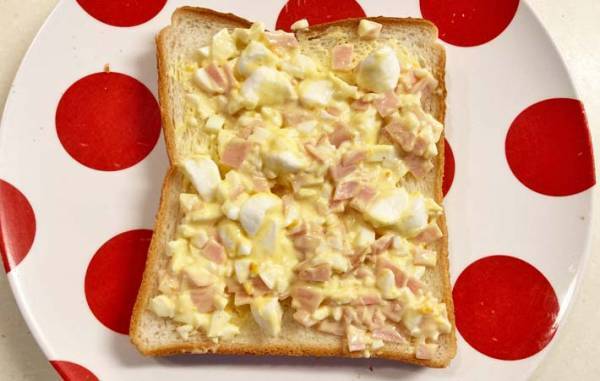 卵サンドに『アレ』を入れたら…「手が止まらない」「不思議な食感」