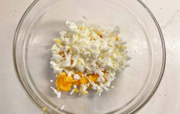 卵サンドに『アレ』を入れたら…「手が止まらない」「不思議な食感」