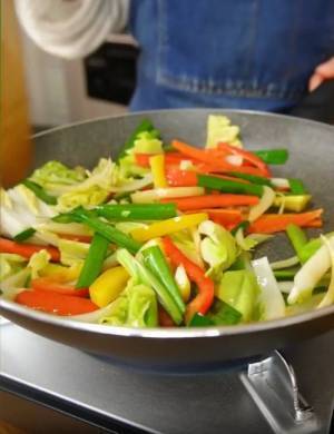 野菜炒めが『ベチャッ』とする原因は…　意外な理由に「だからか」「納得した」