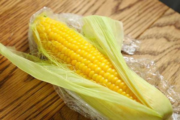 ジップロックを準備！　トウモロコシのおいしい食べ方に「その発想はなかった」