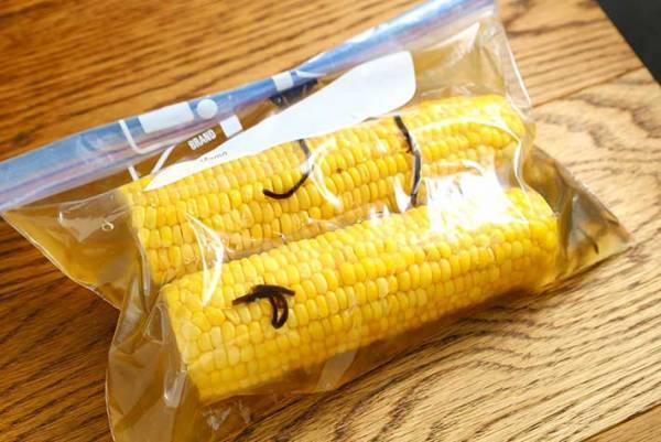 ジップロックを準備！　トウモロコシのおいしい食べ方に「その発想はなかった」