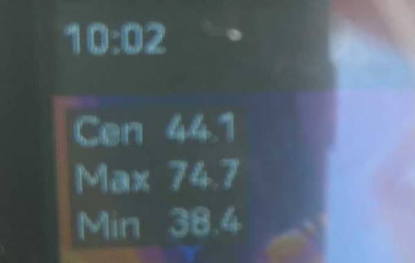 日差しにさらされる室外機　エアコン業者が取った行動に「勉強になる」「すごい有益」