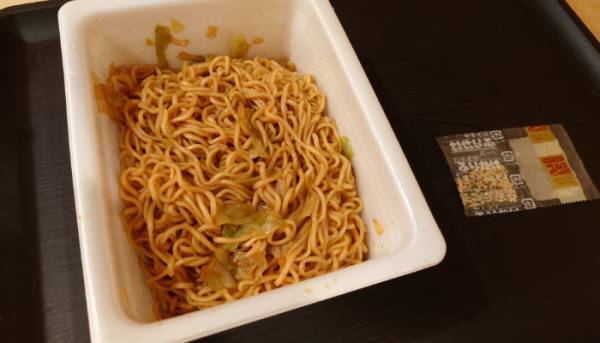 ペヤングにアレをのせて…　公式おすすめのアレンジレシピに「炭水化物祭りだ！」