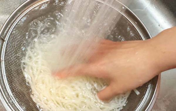 冷蔵庫に入れるの待って！　残ったそうめんは…