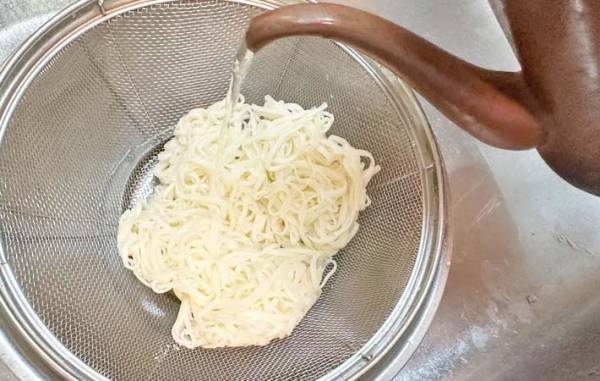 冷蔵庫に入れるの待って！　残ったそうめんは…