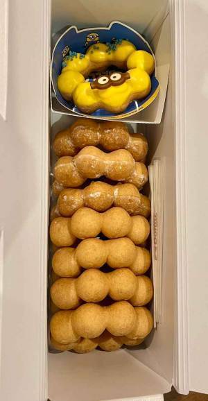 ミスドを買った女性　箱の中の状況に「笑いが止まらない」「祭りの始まりや」