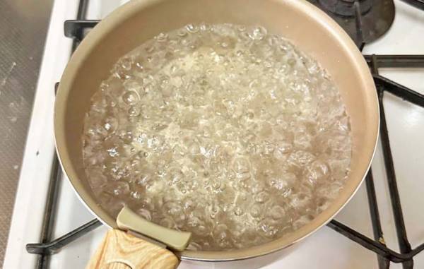 ポッカ「熱湯に○○を加えるだけ」　ゆで卵の殻がスルッと剥ける裏技