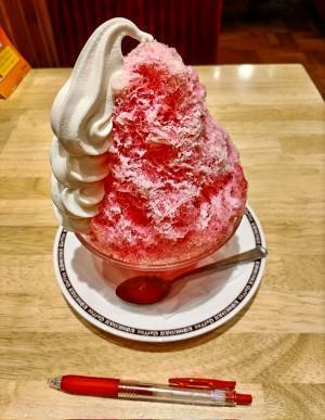 客「あの、これミニ…？」　コメダのかき氷に１５万『いいね』