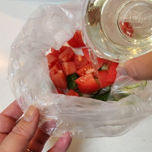 浅漬けは「こう切ると染み込みます」　切り方に「ほんとだ」「今度からこれ」