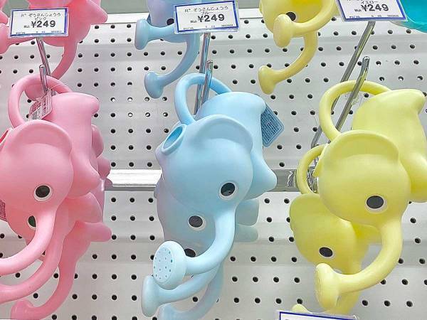 『トイザらス』で見つけたゾウのじょうろ　１つだけ…「笑った」「お迎え確定」