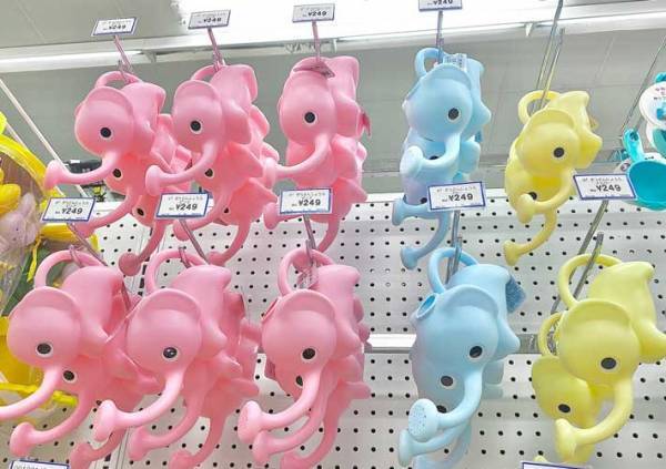 『トイザらス』で見つけたゾウのじょうろ　１つだけ…「笑った」「お迎え確定」