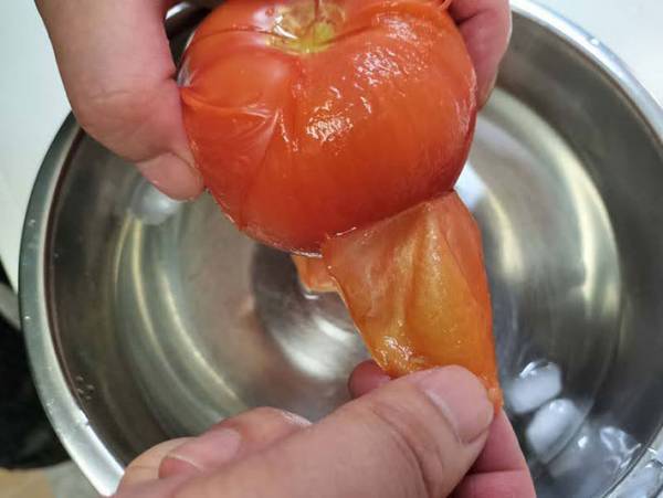 皮を簡単にむくコツは？　農家のアドバイスで、ペロリとできそう