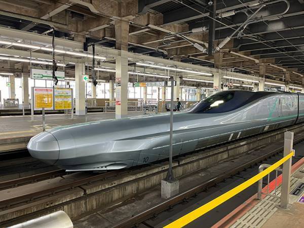 「めっちゃ長い新幹線がいた」　正体に「次世代かっこいい」「レアだ！」