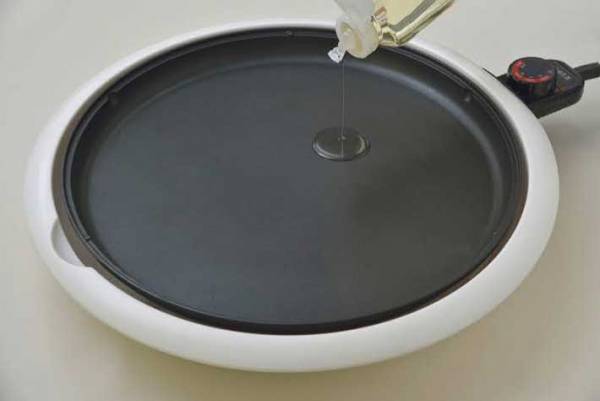 餃子を焼く時、水入れてる？　専門店に聞いた『皮が破れないコツ』