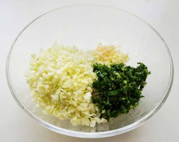 餃子を焼く時、水入れてる？　専門店に聞いた『皮が破れないコツ』