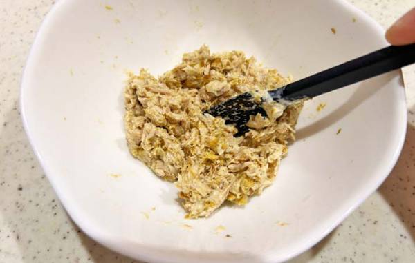 ツナマヨおにぎりが油っぽい…　アレを入れたら「染みない」「おいしさプラス」