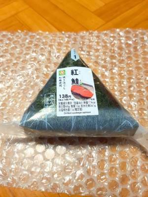 おにぎりの保存場所、アノ場所が最適！　ボソボソ食感の解決策に「驚き！」