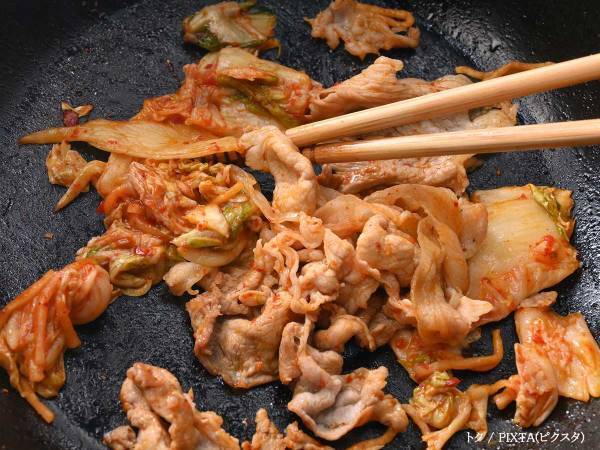 キユーピーの『豚キムチ』に「コレは間違いない」　最後に入れるのは？