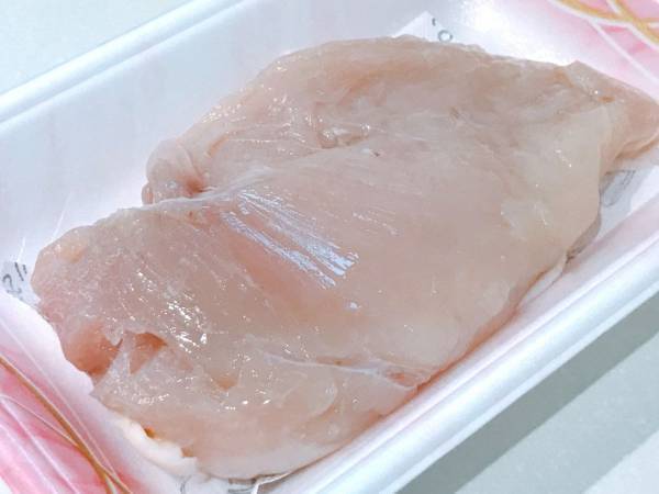 鶏むね肉のパサパサにサヨナラ　しっとり仕上げるレンチン術に「簡単だった」