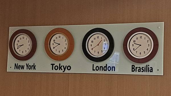 「１つ全然意味がない時計がある」　よく見ると…？「本当だ！」「面白い」