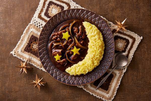 こんな白いカレー、見たことある？　ハウス食品が新製品を発表！