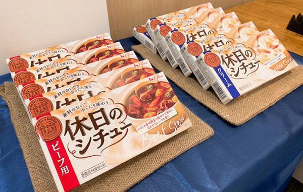 こんな白いカレー、見たことある？　ハウス食品が新製品を発表！