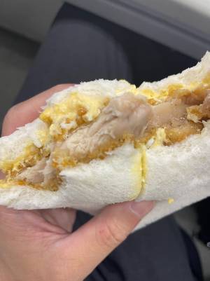 『ファミマ』で買った２品で…　「とんでもない親子サンド爆誕」「マネします」