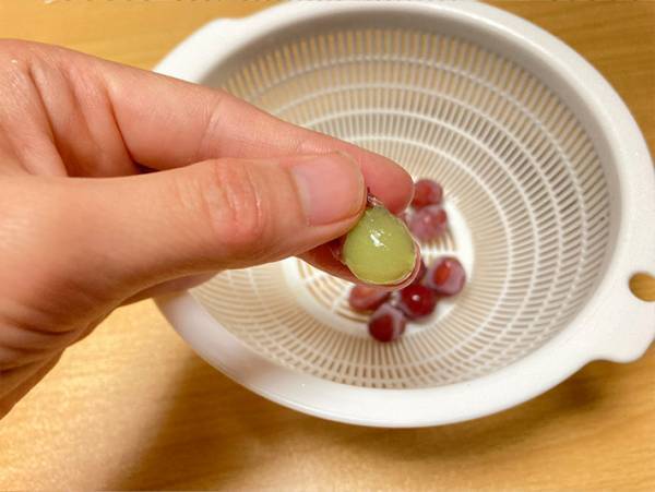 冷凍したブドウ、流水にさらすと？　JA全農のアドバイスに「知らなかった」