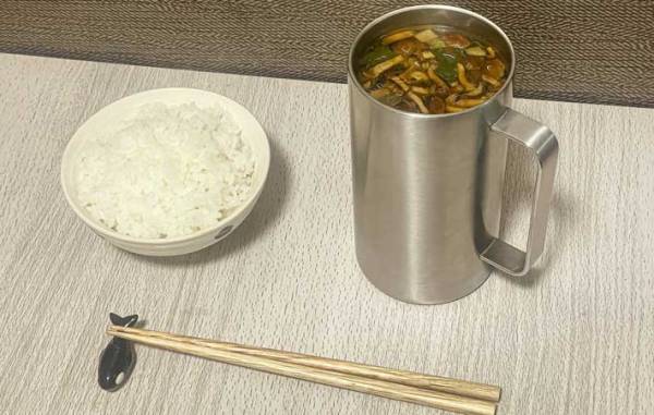 みそ汁とご飯のシンプル料理…と思いきや？「脳がバグりそう」「真似しよ」
