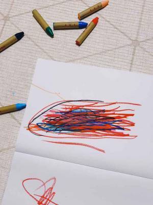 ２歳児が描いた「しんかんせん」が？　作品に「恐るべし」「才能の塊か」