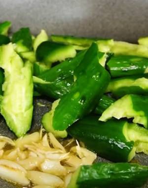 「青臭さなし」「何これ食べやすい」　キュウリを使った簡単レシピに称賛の嵐