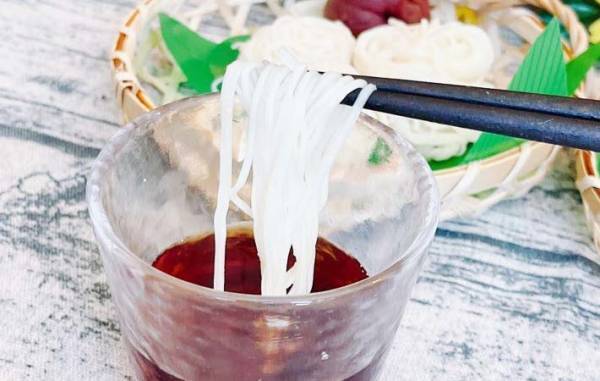 そうめんをおいしく食べるには、ゆでる時に○○を入れるって知ってた？