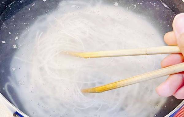 考えた人すごくない？　時間が経ってもそうめんがくっつかない裏ワザ