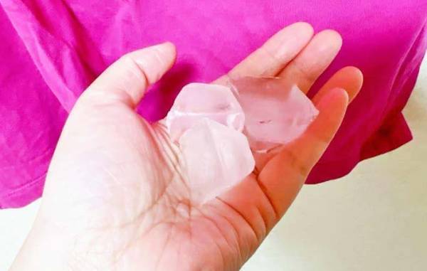 洗濯機に氷を入れるだけで…？　思わぬ効果に「アイロンいらず！」