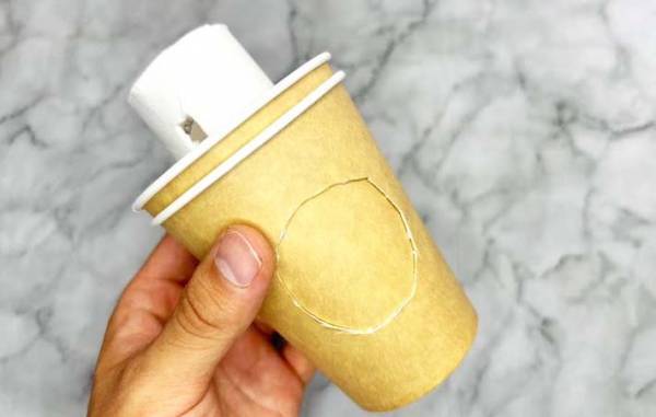 トイレットペーパーの芯に穴をあけて…　できたものに「こりゃ盛り上がる」