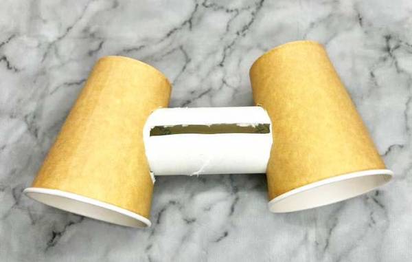 トイレットペーパーの芯に穴をあけて…　できたものに「こりゃ盛り上がる」